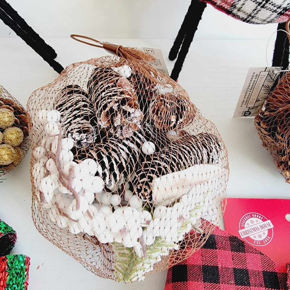 NWT Refillable Christmas Advent Calendar and Holiday Decor 8 Item Bundle - Picture 9 of 13